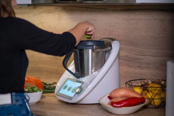 Vorwerk Thermomix TM6 – Kochroboter – 2,2 Liter – 1,5 kWatt